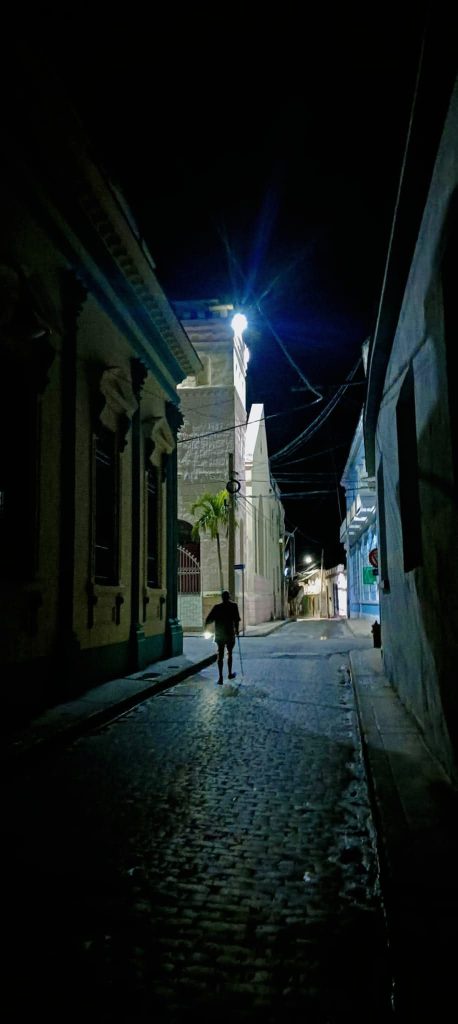 Ciudad a oscuras en Cuba por un apagón